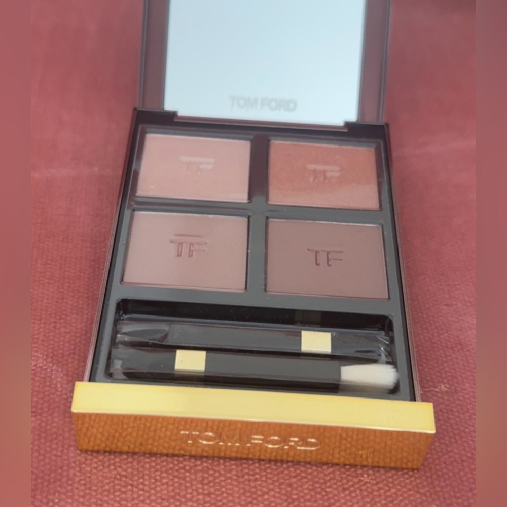 TOM FORD Eye Color Quad Eyeshadow 4 Colors Palette 31 Sous Le Sable NEW $95 - Picture 3 of 5